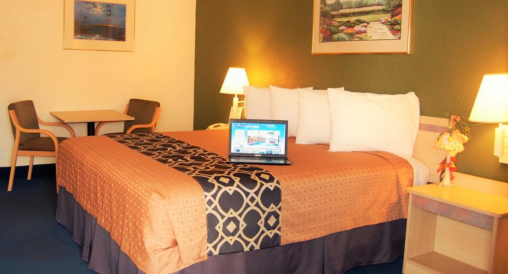 Travelodge By Wyndham Los Banos Ca Dış mekan fotoğraf